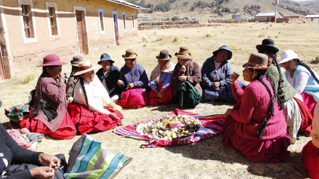 Foto: Rosa Ajrota Inquilla del pueblo Aymara: Agradeciendo a nuestra divinidad (Segundo lugar). Fuente: Notimia 