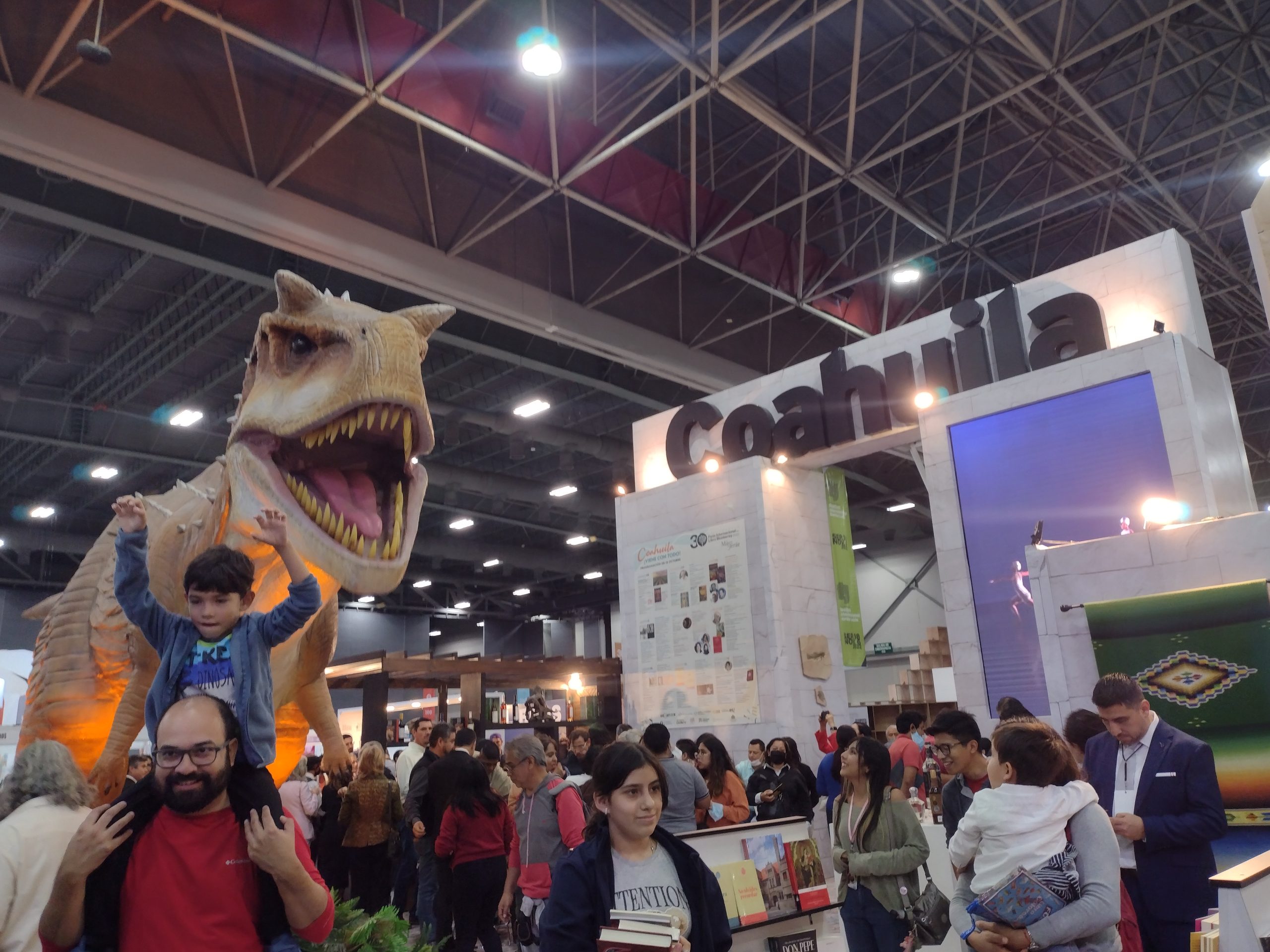 El stand de Coahuila, por mucho, el mejor de la Feria del Libro de Monterrey  | El Heraldo de Saltillo